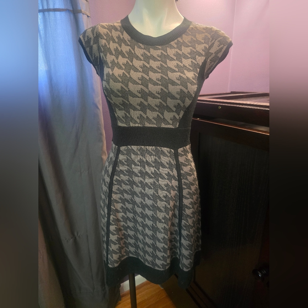 NWOT Stylish Jessica Simpson Houndstooth Dress